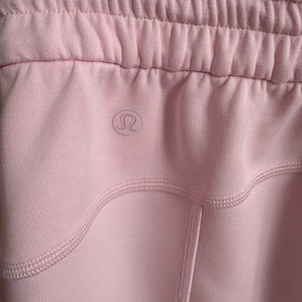 Lululemon Strawberry Milkshake Softstreme High-rise Shorts 4" sz 8 - Picture 5 of 9
